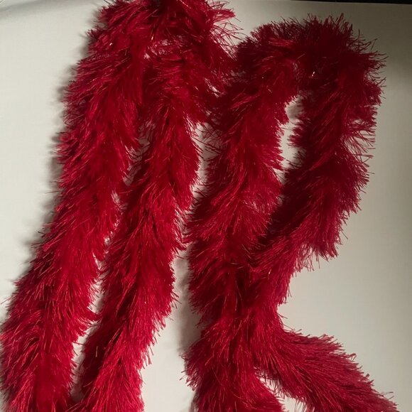 5 Red & Black Feather Boas - Picture 7 of 8